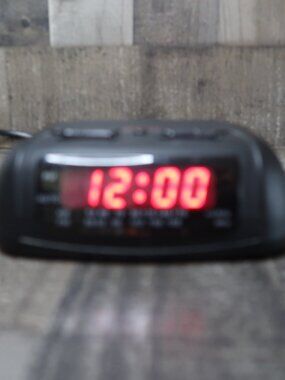 Sunbeam AM/FM Clock Radio Alarm Clock Model 89014 Works!